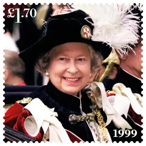 Royal Mail 1999 stamp with the Queen wearing her Order of the Garter robes