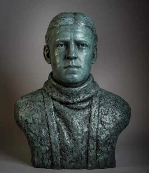 ANTHONY SMITH Bust