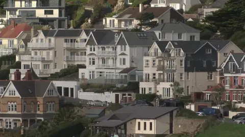 Commission calls for new measures on Devon holiday lets