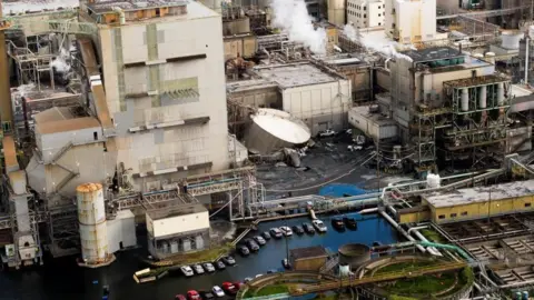 30809860-5991-11f1-85d8-a5c7983b8496.jpg One killed and nine missing after chemical explosion at US paper mill