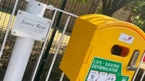 Naomi Rees-Issit Defibrillator