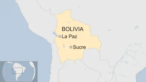 A map showing where La Paz and Sucre are in Bolivia