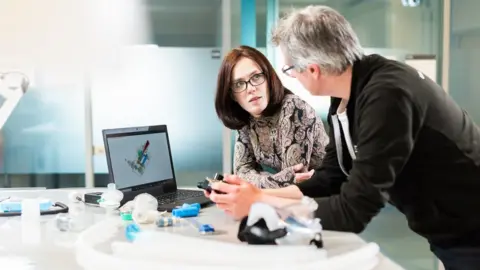 James Tye/UCL Prof Rebecca Shipley and Professor Prof Tim Bakerr, who helped develop the device