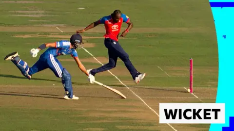 Axar Patel runout by Jofra Archer