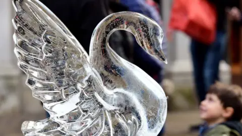 Visit York Swan ice sculpture
