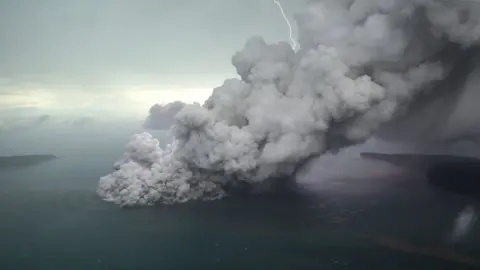 Reuters Anak Krakatau volcano. Photo: 23 December 2018