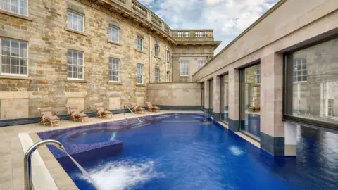 ENSANA Rooftop pool at Buxton Crescent  