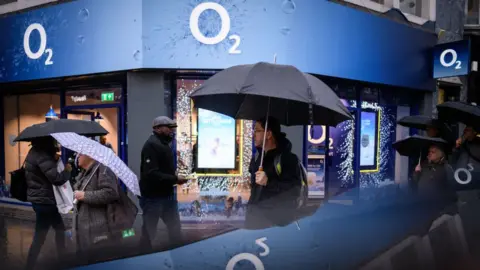 Getty Images O2 store reflected ion phone screen