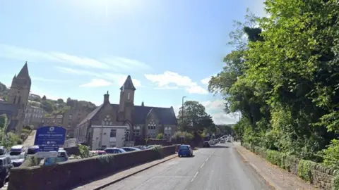 Stainland Road, looking towards West Vale Primary School