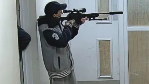 Bedfordshire Police Man with air rifle