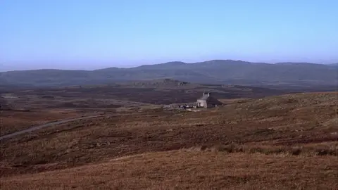 Rob Noble/Geograph.org Cottage surrounded by moorland and hill