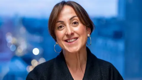 BBC Natalie Cassidy Difoto untuk BBC Radio 2 pada hari Jumat 1 Desember 2023