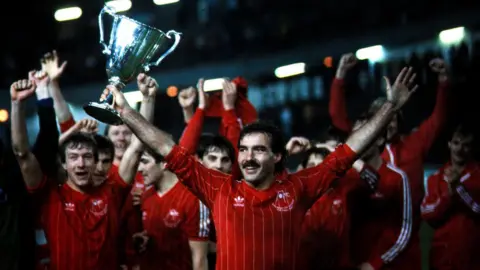 SNS Willie Miller holding trophy