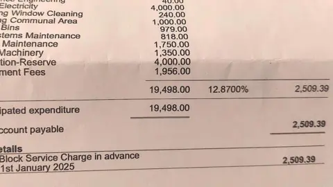 Ben Murphy Tagihan yang menunjukkan biaya layanan sebesar £ 2509,39 jatuh tempo