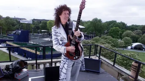 PA Brian May, Buckingham Palace in 2002