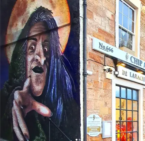 Bobby Rogueone Witch mural in Pittenweem