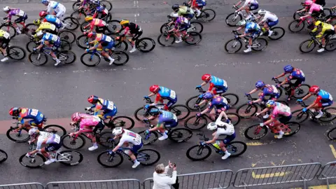 PA Media An aerial view of competitors cycling along Bath Street in Glasgow city centre