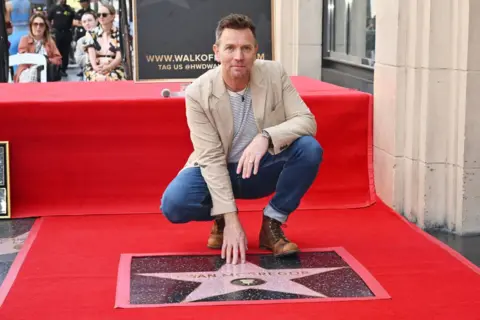 Getty Images Ewan McGregor with his prima  connected  the Hollywood Walk of Fame