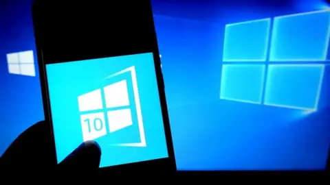 SOPA Images Windows 10 on a phone