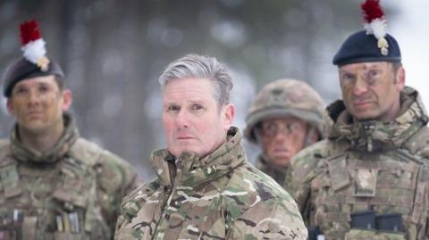 Keir Starmer vists Nato base