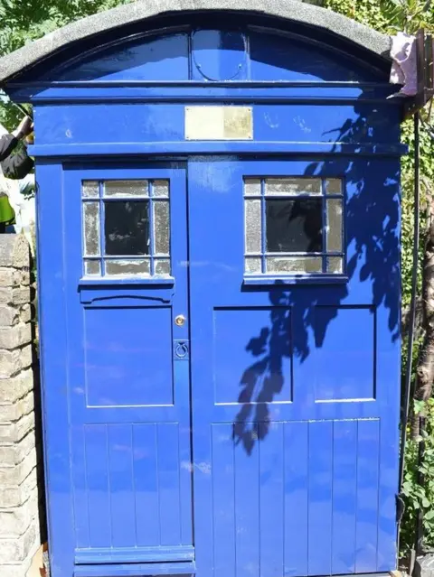 Stewart Gledhill Almondbury police box