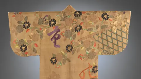 V&A A 17th century kimono