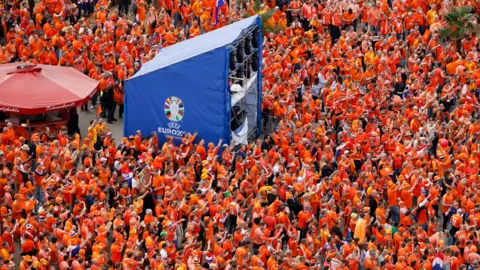 Reuters Netherlands fans