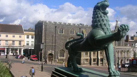 Geograph/Richard Slessor Lion statue outside Norwich City Hall