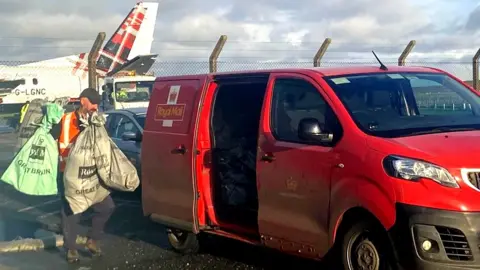 Sacks of mail arrive in Islay