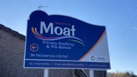 A Moat Primary school sign.