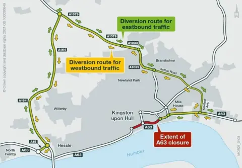 National Highways A map showing the roads and diversions in place.  The closed section is in red.  The diversion route is in green one way and yellow the other.