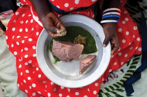 Abbie Trayler-Smith Kasima with her daily lunch