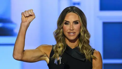 Getty Images Ketua Bersama Komite Nasional Republik Lara Trump berbicara pada hari kedua Konvensi Nasional Partai Republik 2024 di Fiserv Forum.