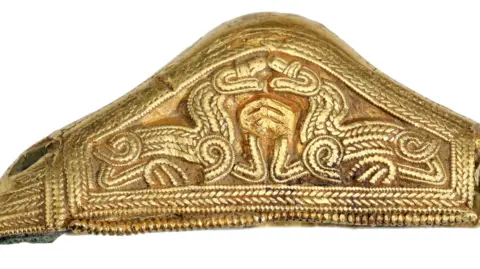 Gold Saxon sword pommel