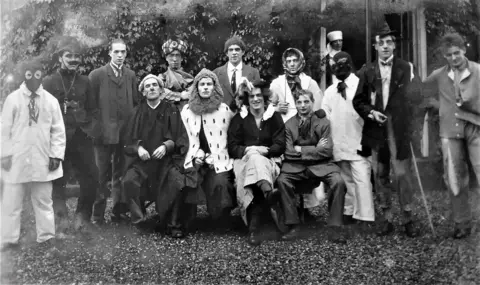 Leonard Chettle Wounded soldiers at Weddington Red Cross Hospital