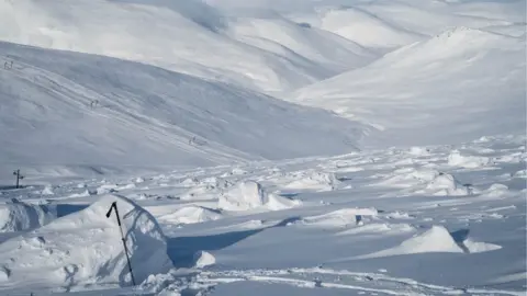 SAIS Southern Cairngorms Avalanche debris