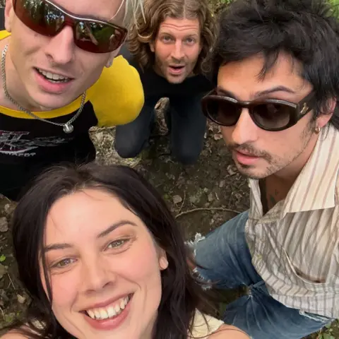 Wolf Alice Wolf Alice pose backstage at Finsbury Park