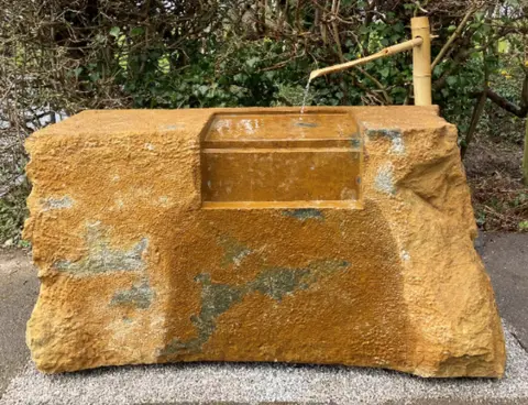 Edmund de Waal, New Art Centre, Wiltshire Stone for two hands and water