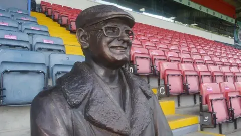 Rochdale FC statue