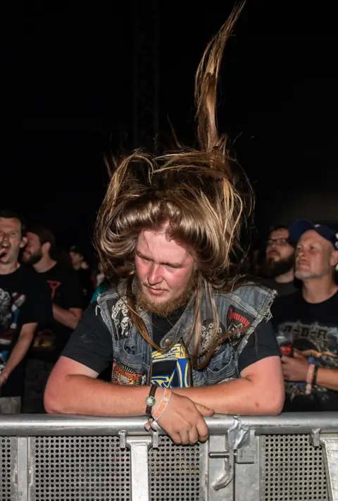 Katja Ogrin Man headbanging