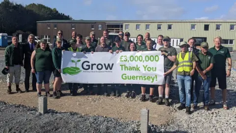 Grow Grow volunteers and supporters