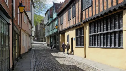 Geograph/John Sutton Elm Hill