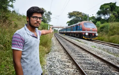 HD wallpaper: train, sad, lonely, regret, desperate, railway, man, travel |  Wallpaper Flare
