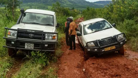 AFP Vehicles carrying people and aid are stuck in the mud of a road to Ngangu township in Chimanimani on March 22, 2019. - A week ago Tropical Cyclone Idai, after lashing Mozambique, turned its wrath on eastern Zimbabwe