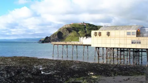 Geograph/ Gordon Hatton Royal Pier, Aberystwyth