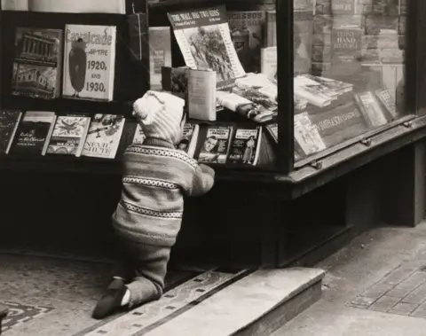MARZAROLI COLLECTION John Smith's Book Shop, St Vincent Street, Glasgow, 1962