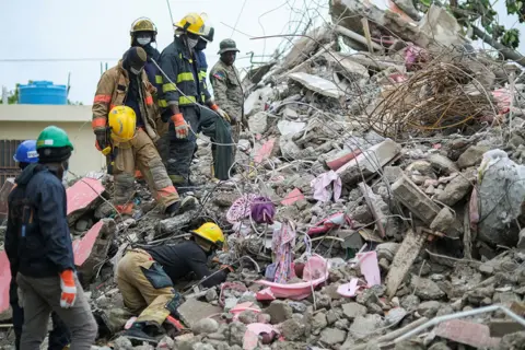 Haiti earthquake: Search for survivors amid devastation