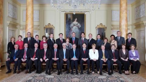 Theresa May's cabinet: Official photo released - BBC News