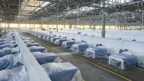Getty Images A general view of the beds in the Rev Dr Elizabeth Mamisa Chabula-Nxiweni Field Hospital in Korsten, Port Elizabeth on June 22, 2020.