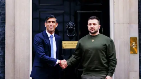 PA Media Ukrainian President Volodymyr Zelensky and Rishi Sunak outside 10 Downing Street